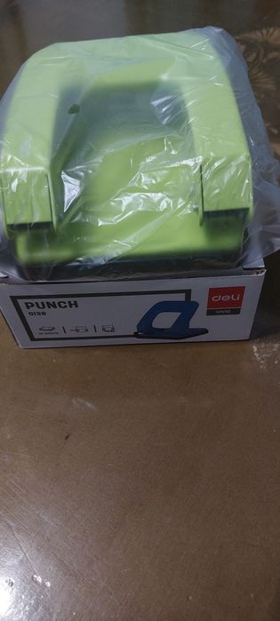 Продам дырокол новый
