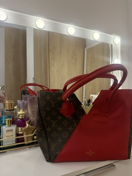 Louis vuitton  culore rosu fooc suprba incapatoate si materiale de cal