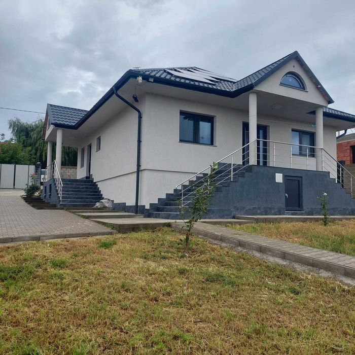Vand Casa deosebita  in Scheia pe Dimitrie Pacurariu