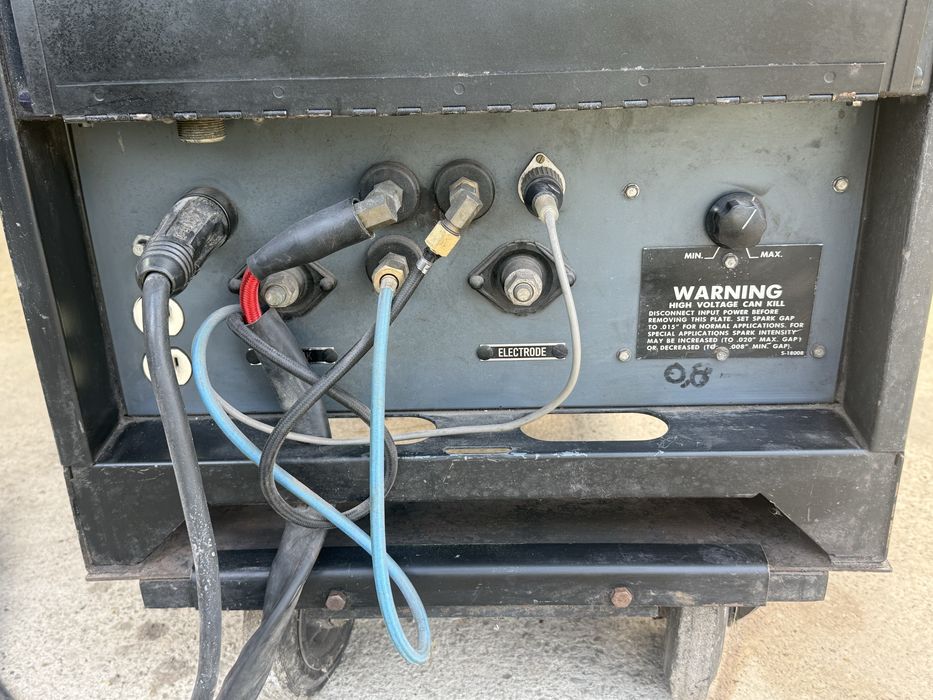 Unic Lincoln Electric Square Wave TIG 300 AC/DC 300A + torță + răcire + cărucior