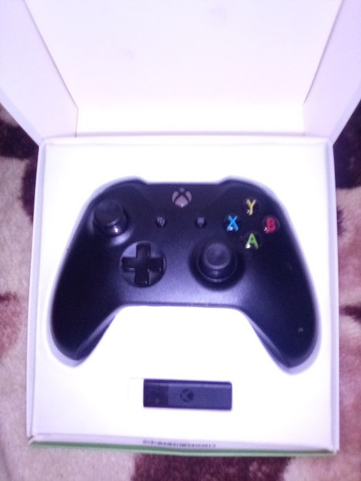 Controller Xbox cu adaptor wireless pentru PC