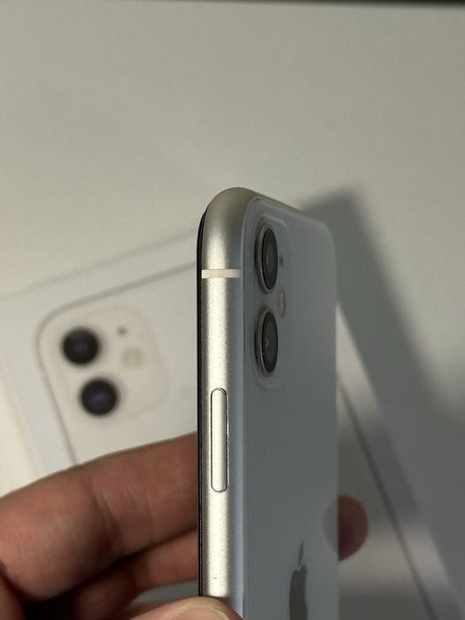 Продам iPhone 11 128Gb новый