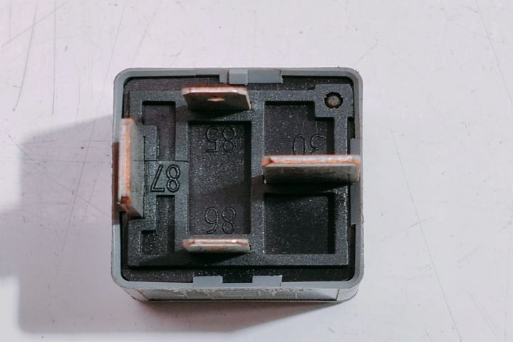 Releu 370 8D0951253 Volkswagen VW Passat B5.5 (facelift)