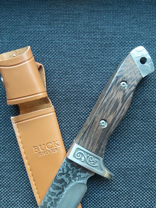 Ловен нож BUCK,фултанг,с дървена дръжка и кания