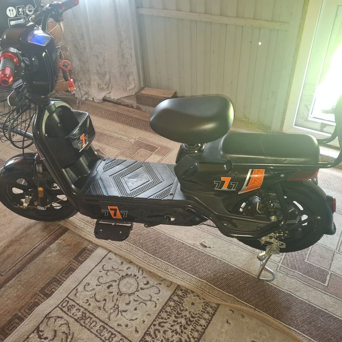 Электро скутер продам.