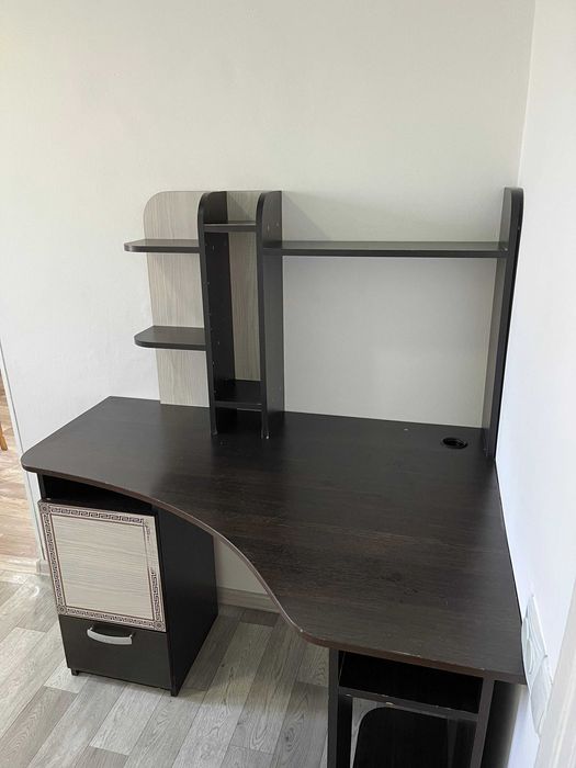 Продам угловой стол компьютерный