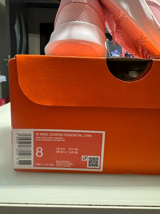 Маратонки Nike W Legend Essential 3 NN