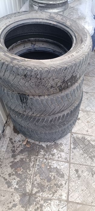 В продаже резина всесезонная на R 18