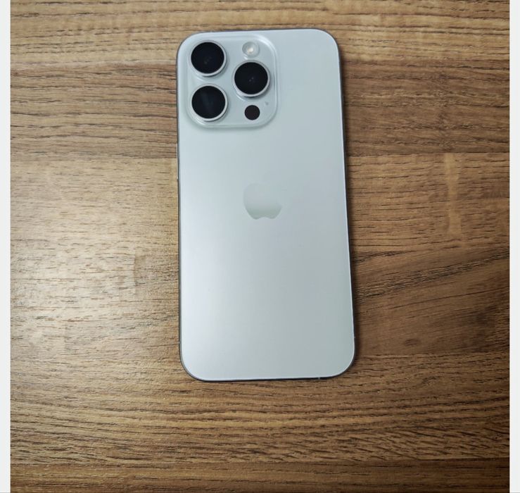 Vand iphone 15 pro impecabil