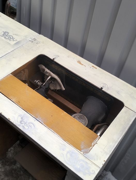 Продам швейную машинку