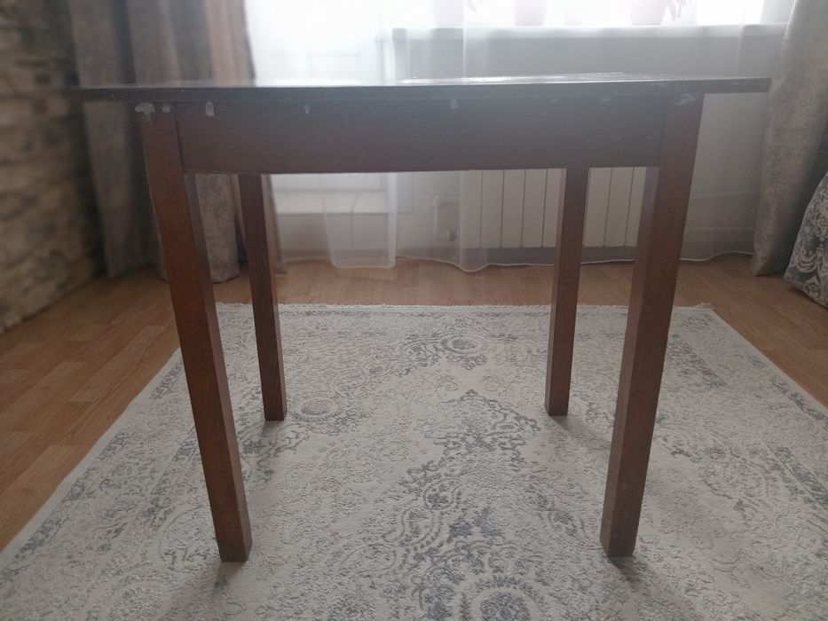 Стол детский, дерево