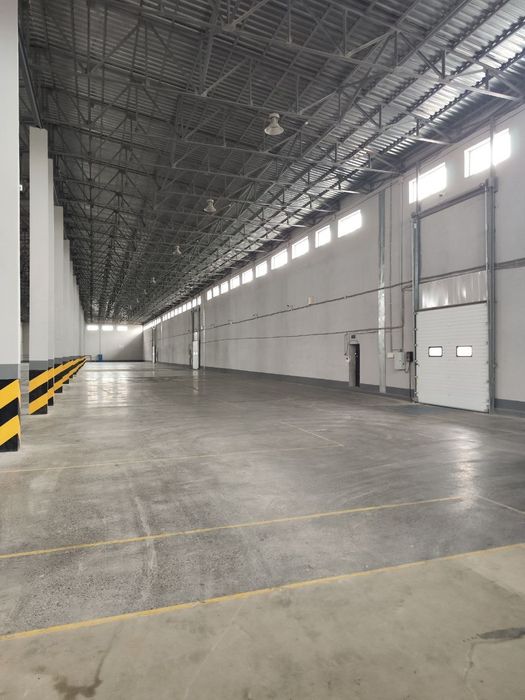 Продаётся склад на гектаре земли