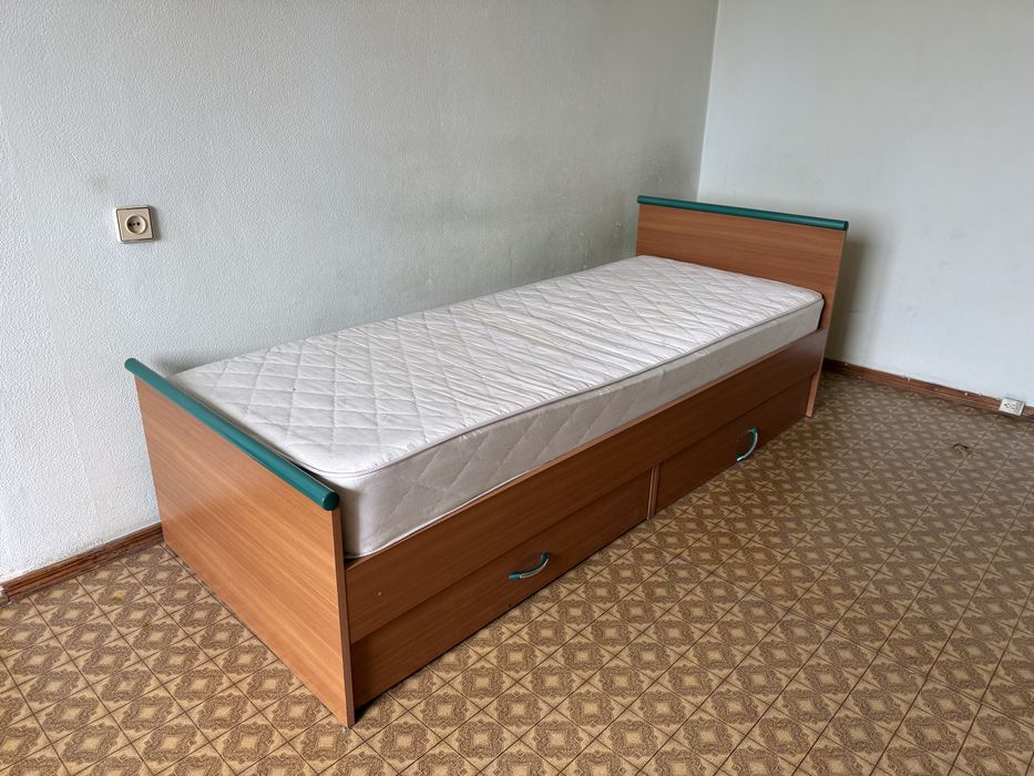 Продам 2 односпальные кровати с матрасом