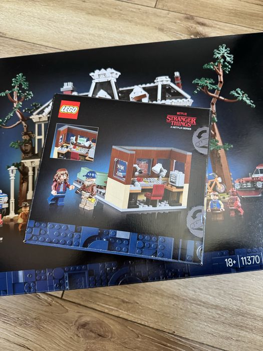 Lego Stranger Things Creel House si Cadou WSQK The Squawk Radio Station Exclusiv Limitat GWP Rar Nou