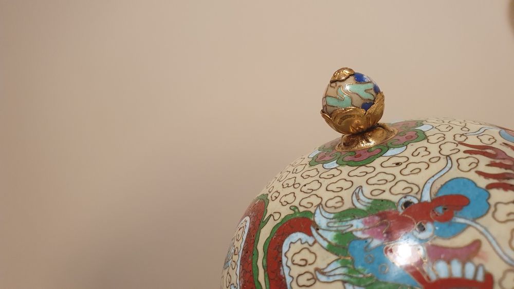 Vas cloisonné chinezesc cu capac
