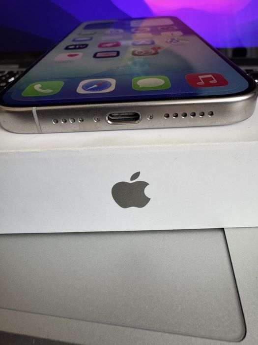 iPhone 15 Pro Max 256GB White - 89% Battery