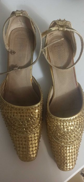 Продам босоножки