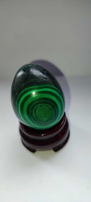 В подарок -ЯЙЦО  из натурального камня МАЛАХИТ