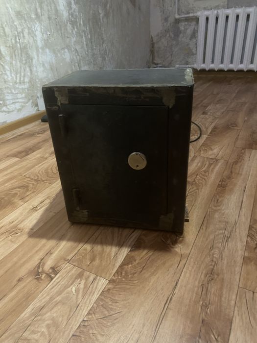 Сейф продам небольшой