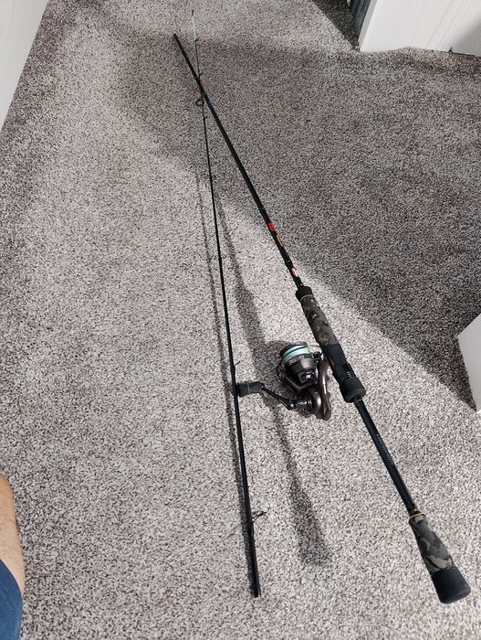 Combo Pescuit Finesse: Lansetă Berkley URBN 1-8g + Mulinetă Abu Garcia Revo3 X + 5 Voblere