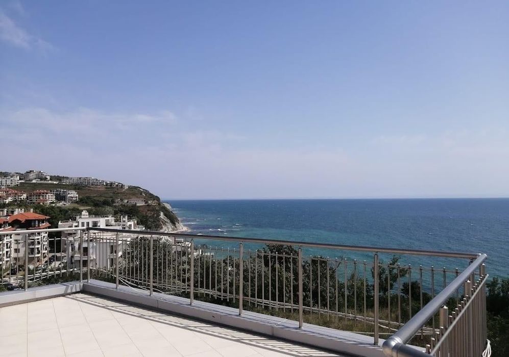 апартамент на 1-ва линия в  Бяла с гледка море