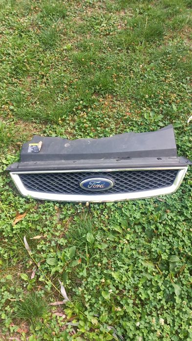 Grila fata cu butuc Ford Focus MK2