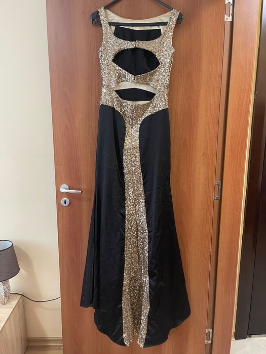 Официална рокля.