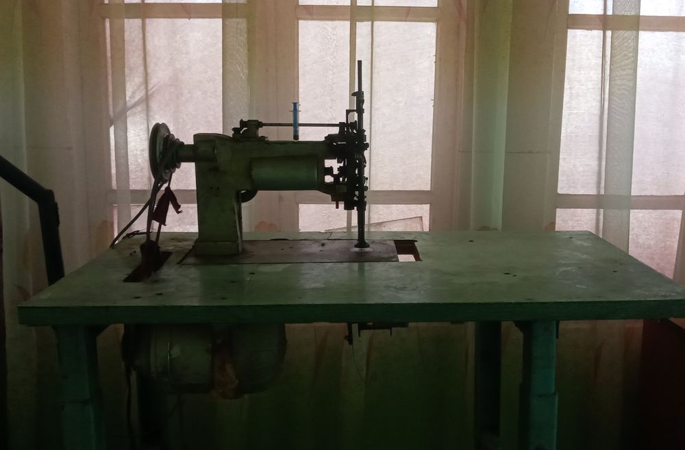 Paltava pat tikuv mashinasi