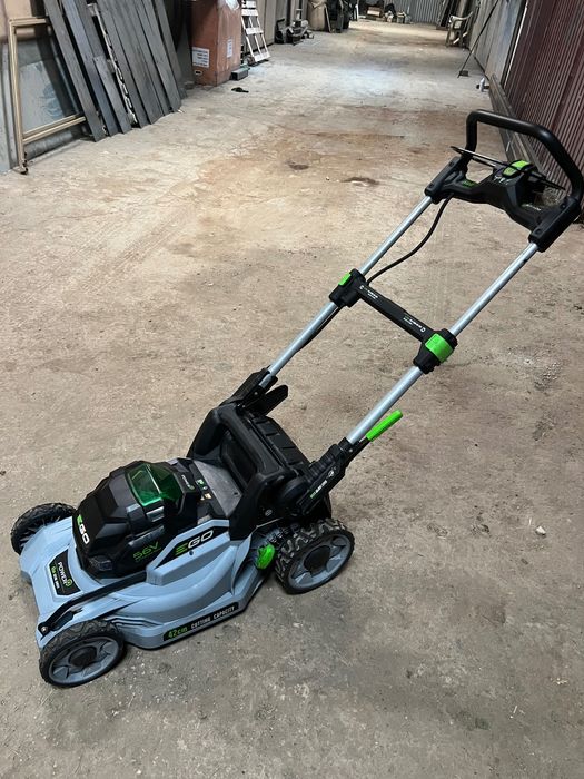 Mașină de tuns gazonul Ego Power 42 cm fără acumulator și fără coș.