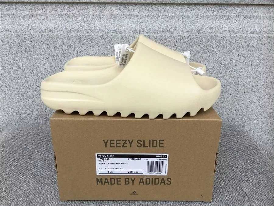 Yeezy slides Чисто нови с кутия