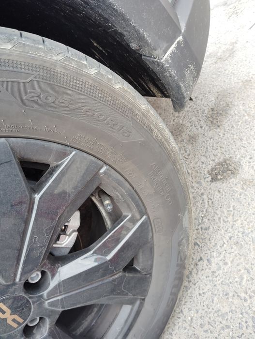 Vând anvelope vara 205/60/R16