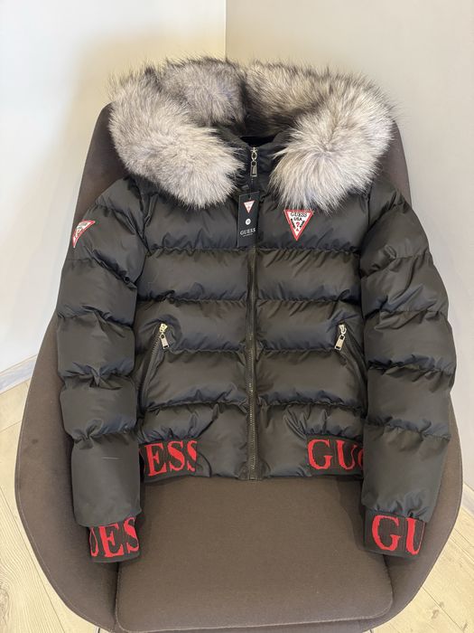 Дамски якета с естествен пух на качулката.