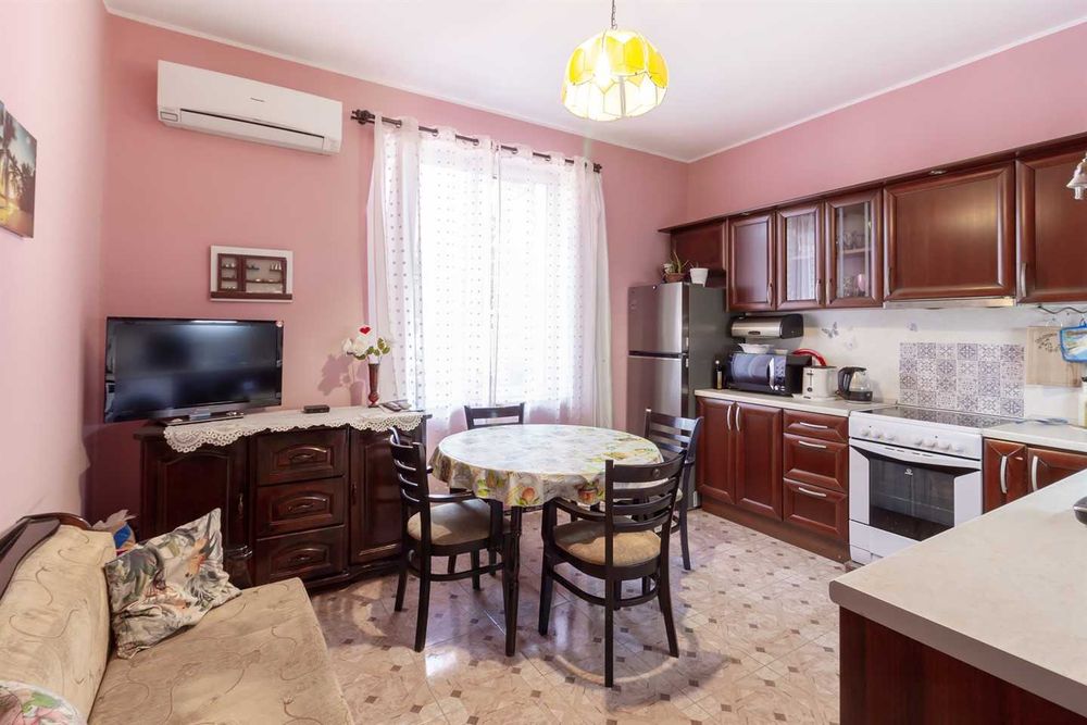 Тристаен апартамент в Центъра