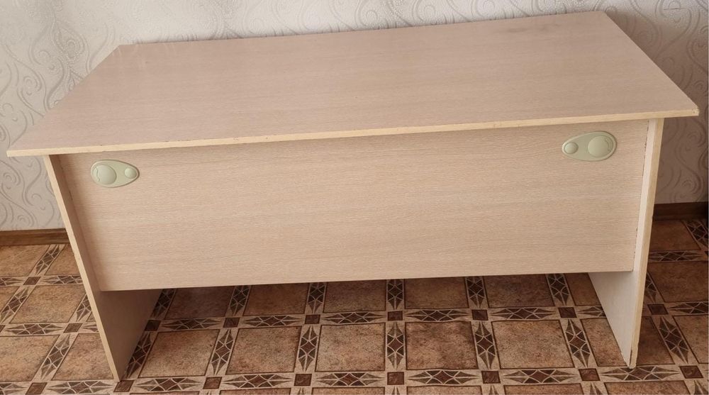 Продам стол в хорошем состоянии