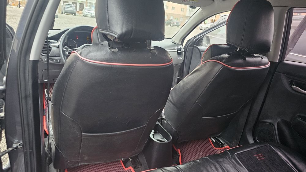 Продам авточехлы универсальные