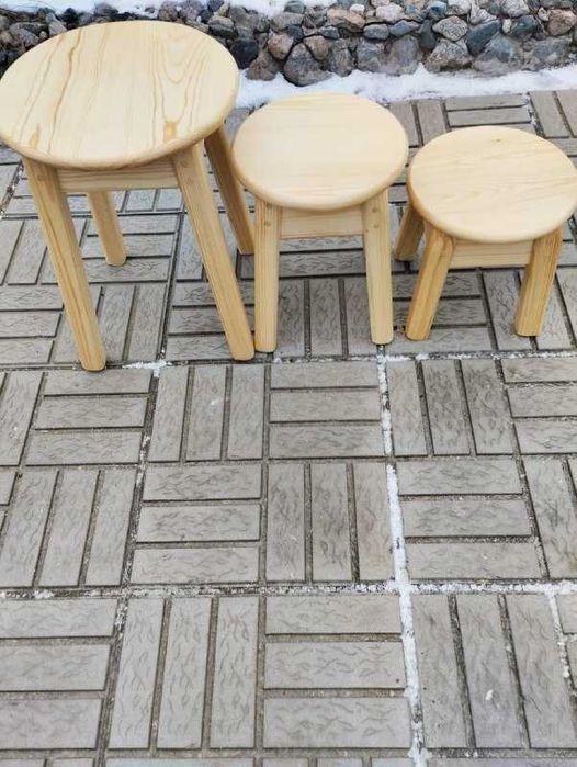продам табуретки из чистого дерева.