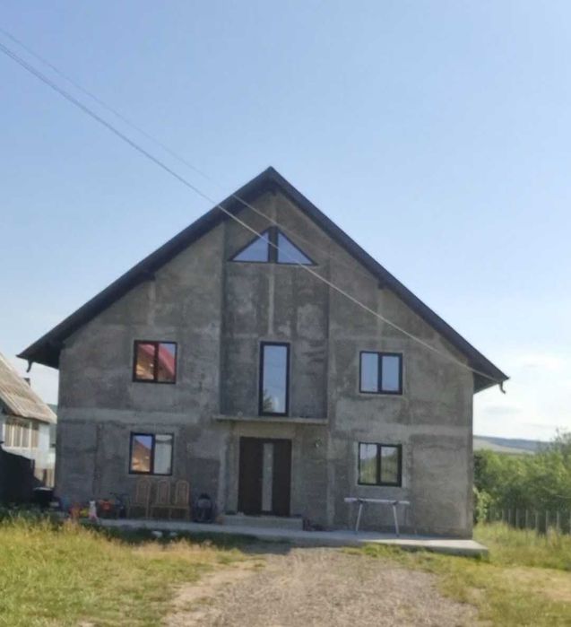 Casă spatioasa 280 mp in Zvoristea, Buda, cu teren 1300 mp, 2 iesiri