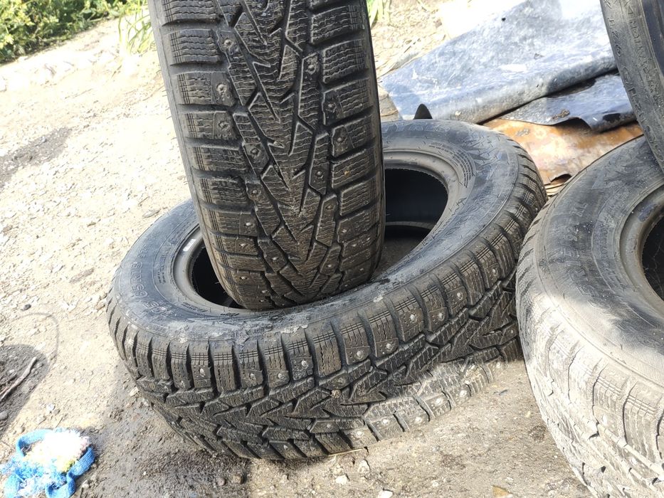 Продам зимне шины срочно