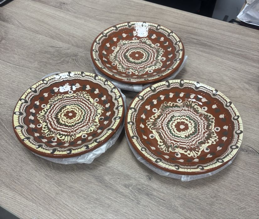 Курамична чиния - троянска шарка