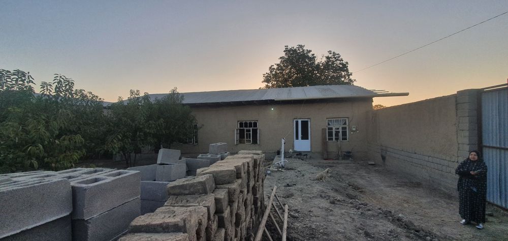 Hovli sotiladi 8 sotiq