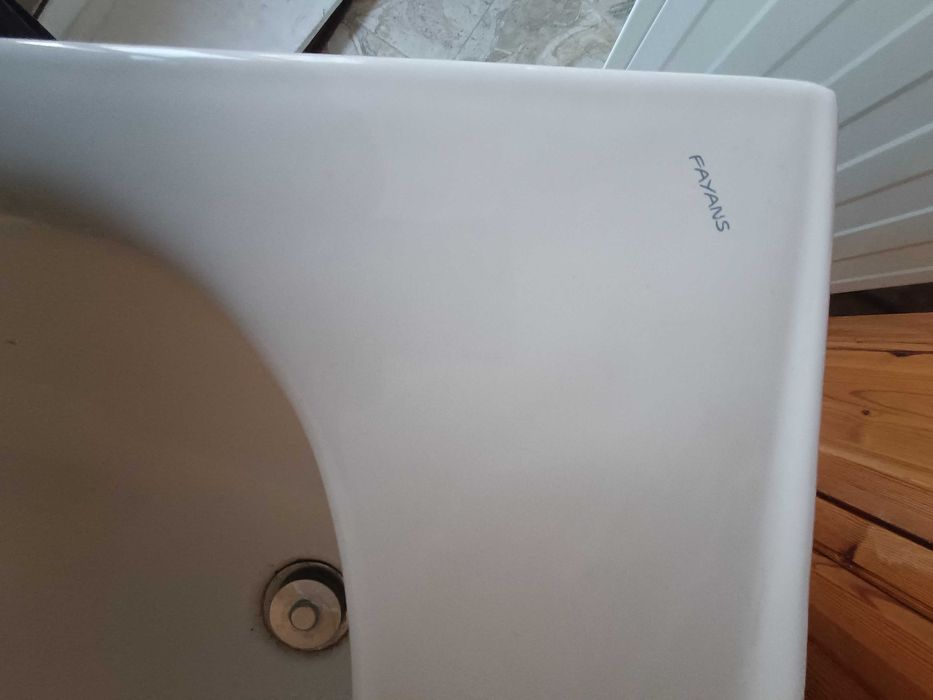 мивка с шкаф за баня