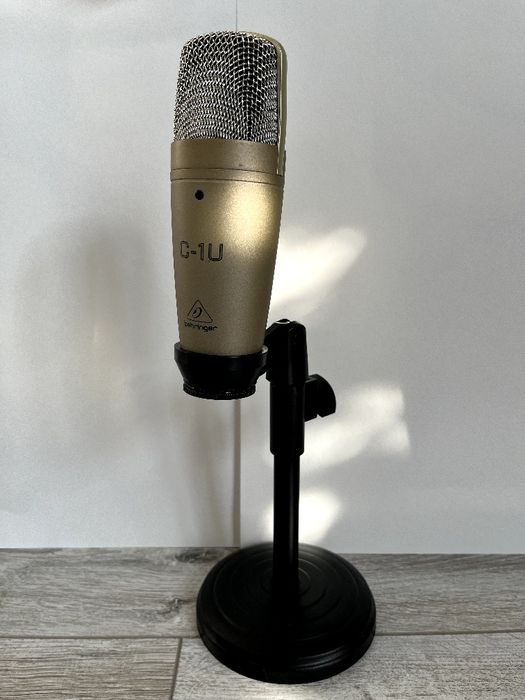 Студийный микрофон