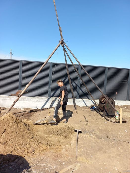 Foraje fântâni apa.