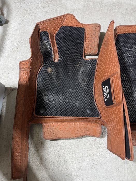 Продам Полики 5D чехол Камри 70-75