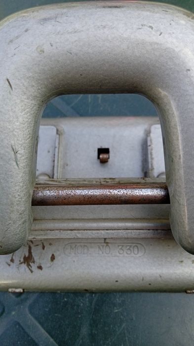 Продавам стар ретро перфоратор