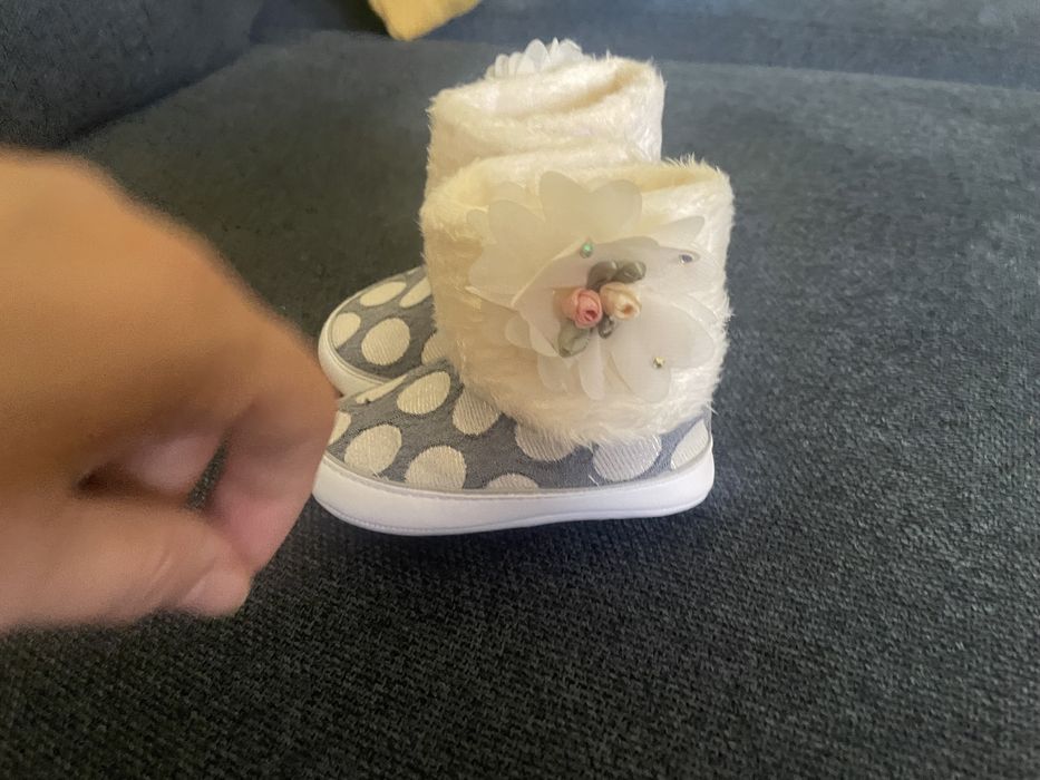 Бебешки ботушки за момиче