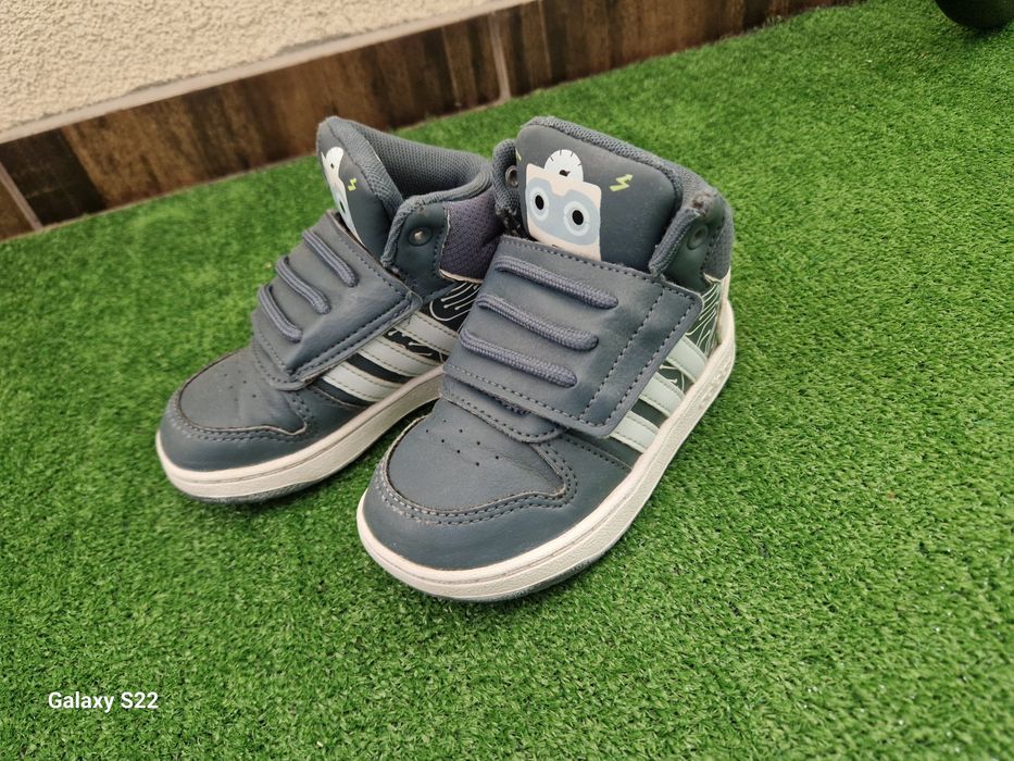 Момчешки сандали , маратонки и обувки.