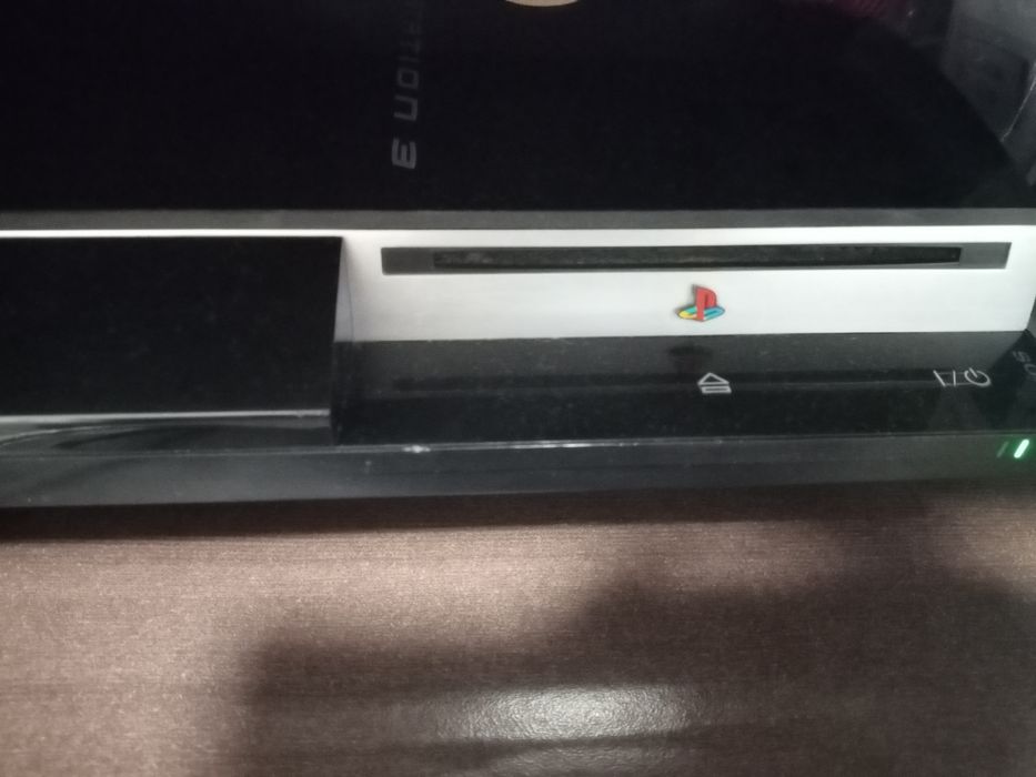Vând PlayStation 3