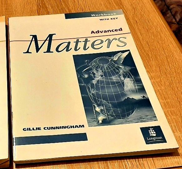 Учебник и учеб тетрадка по анг. език за25лв и нов компютърен самоучите