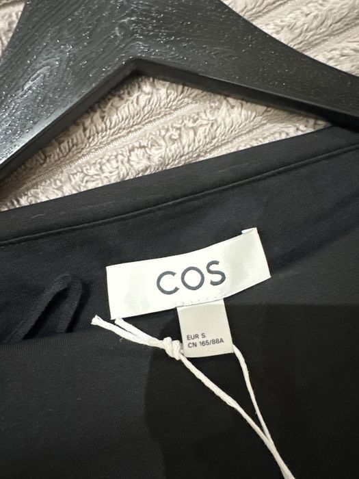 COS — чёрное платье, новое с бирками